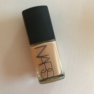 NARS sheer glow foundation. Shade: Santa Fe